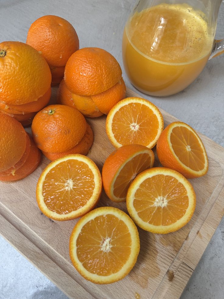 MetabolicMikeM's tweet photo. Orange juicemaxxing

> Fast glucose + fructose for liver glycogen
> Loaded with potassium
> Vitamin C lowers stress hormones
> Easy carbs that don't bloat
> Supports thyroid and metabolic rate
> Magnesium and B vitamins for energy
> Anti-inflammatory bioflavonoids https://t.co/RuifykvPZ4