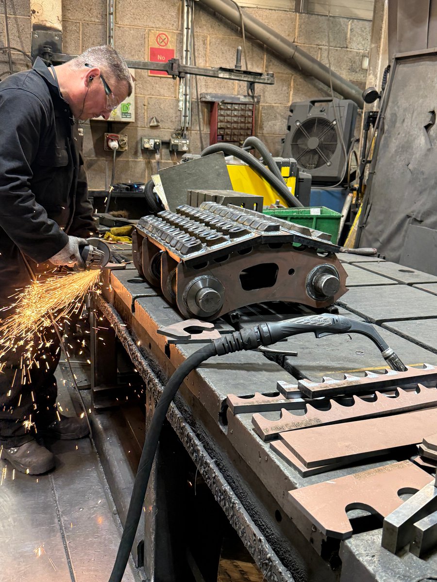 BAV_Crushers's tweet photo. SOLD OUT! All the latest batch of CB5 crusher buckets have been allocated to customers.

Next builds come through in July, so get your order in beforehand to avoid disappointment.

We build every one here in-house to ensure quality. 

https://t.co/nJVru7vYSv https://t.co/D4mibxlDc9