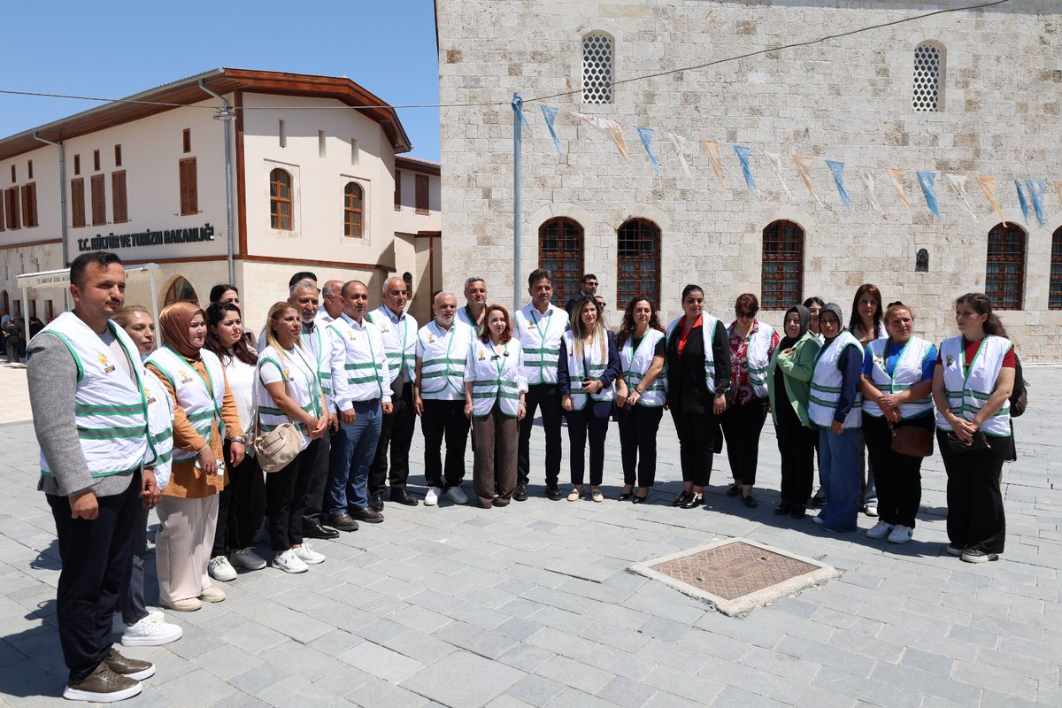akpartilhatay's tweet photo. Doğaya saygı, geleceğe yatırımdır. Daha temiz bir çevre, daha sağlıklı bir yaşam ve yaşanabilir bir dünya için bugün attığımız her küçük adım, yarınlarımızı yeşertecek. 
#DünyaÇevreGünü kutlu olsun. https://t.co/0NwKEtFZnx