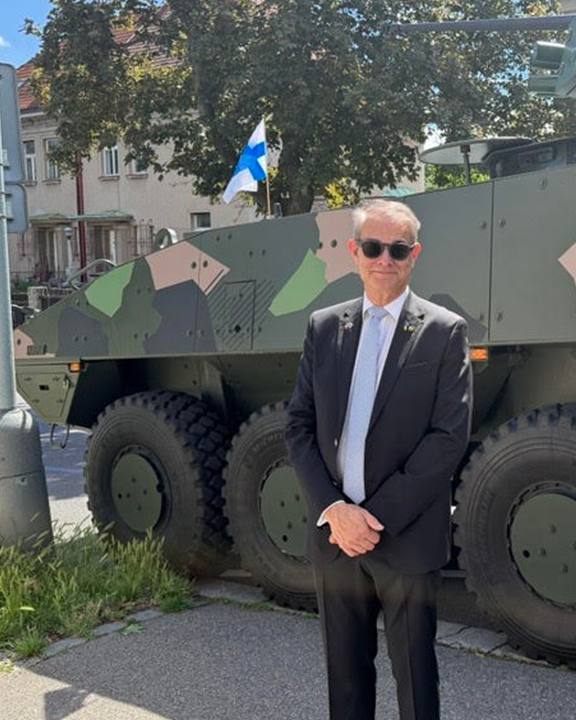group_patria's tweet photo. Yesterday, the Flag Day of the Finnish Defence Forces was marked alongside our international partners. 🤝

Our sincere thanks to Ambassador Pasi Tuominen and the Embassy of Finland in Prague for the excellent cooperation. During the celebrations, the Deputy Prime Minister and Minister of Defence, Jaromír Zůna, took a closer look at the advanced capabilities of the Patria AMV XP 8x8.

Patria looks forward to further strengthening our collaboration and contributing to our shared security.

#PatriaGroup #whenifisnotanoption #extremeconditionsembedded #defenceindustry