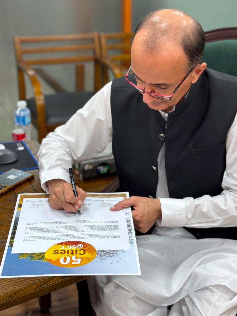 UrbanUnitGop's tweet photo. Prof. Dr. Muhammad Atiq Ur Rehman Tariq, Director CEWRE-UET Lahore, appreciated The Urban Unit and its partners for their collaborative efforts in advancing climate resilience and sustainable water resource management. 
@MaryamNSharif @Marriyum_A https://t.co/HgydLn8O4i