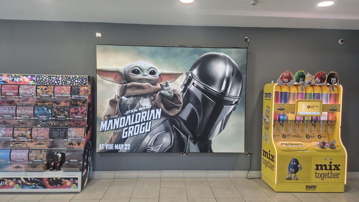 MarkYarksHopper's tweet photo. Finally got to the flicks to see Mando. A lot of fun but no real shakes for Star Wars lore. Good to see R5-D4 at Adelphi Base and was that R2-D2, which would hint Luke was there? Sigourney Weaver a godess in an X-Wing! https://t.co/fwVyUC27lQ