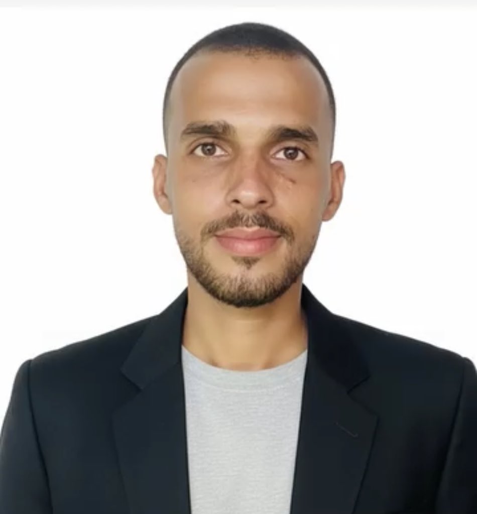 oday_jabour's tweet photo. We lost so many things in Gaza..but we still have each other, And I look forward to achieving my dreams this year. Master's Degree

25 🎂

Passport photo https://t.co/F5OxVf9kVi