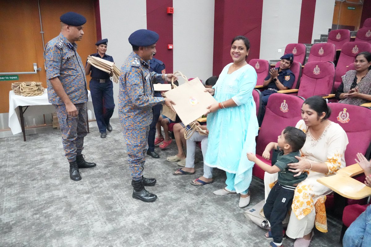 AcademyNdrf's tweet photo. NDRF Academy, Nagpur marked World Environment Day with a massive green initiative &amp; Pledge led by Brig R. Sathya Narayanan. @WorldBank's Neha Vyas joined to advocate for climate resilience. Trainees received eco-friendly jute bags to fight single-use plastic. 🌳♻️ https://t.co/Yjnm51d6bu