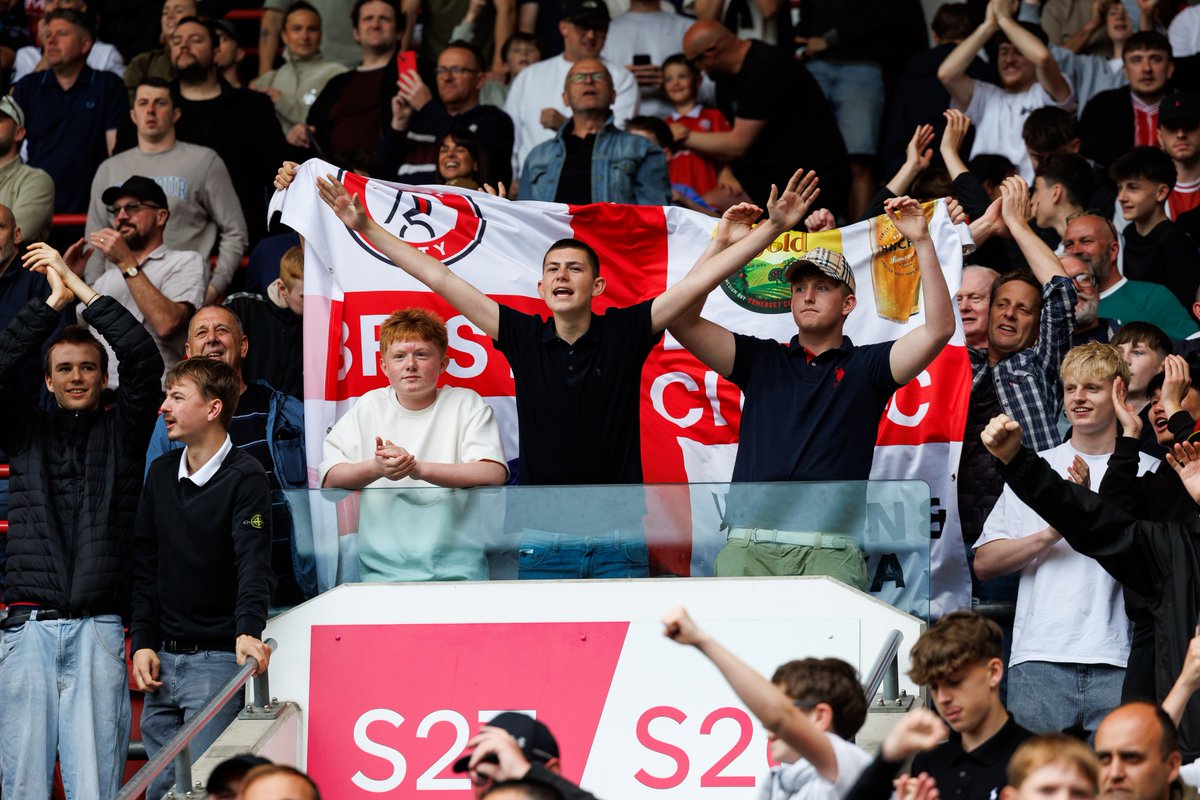 ashtongatestad's tweet photo. No place quite like it. 🏡

Have you got your season ticket yet?!

🎟️ https://t.co/bACAuu3B0R https://t.co/HzsmI29Buw