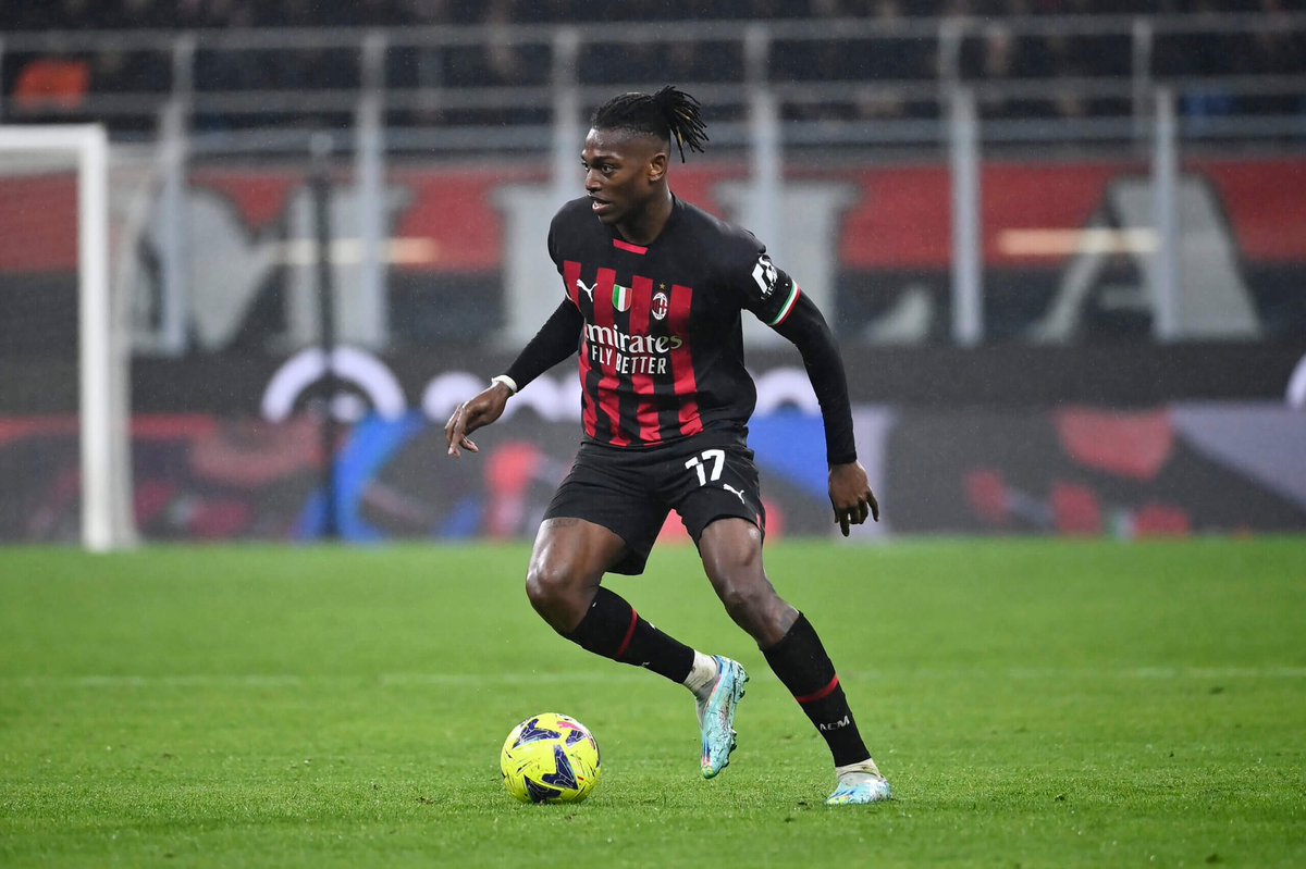 RickyDr07's tweet photo. 🚨 Manchester United have spoken with Rafael Leão’s representatives as they explore a possible move for the AC Milan winger. Milan are reportedly keen to wait until after the World Cup before considering a sale, hoping his value rises with Portugal. 

[@PBPcalcio] https://t.co/JcRY0GQS3x