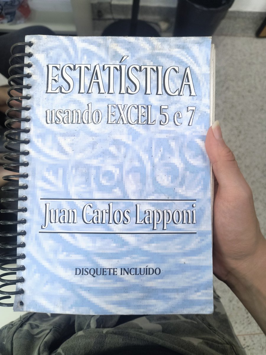 cap09876's tweet photo. Esse livro aqui é bom kk https://t.co/Fg1FsLwX9S