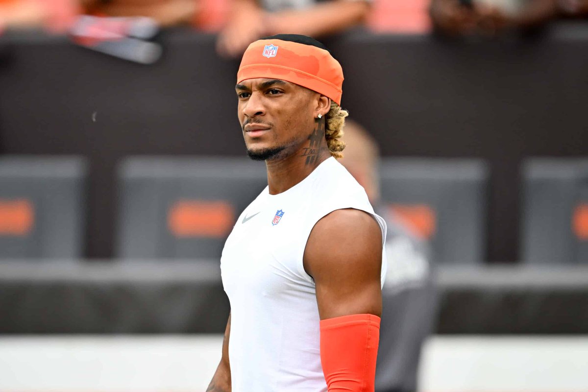 BrownsNationcom's tweet photo. Isaiah Bond praised the depth of the Browns' revamped wide receiver room, saying the competition and talent throughout the group will help elevate every player and make the unit stronger as a whole.

"It's an amazing feeling. I come from offenses and receiver rooms where the receiving room is deep. It's a great feeling to have guys in there who could come in and contribute, nothing fall off when they come in the game. Also, makes each and everyone in the team better. It's going to make us all, as one unit, better."

(via @Browns_Daily)