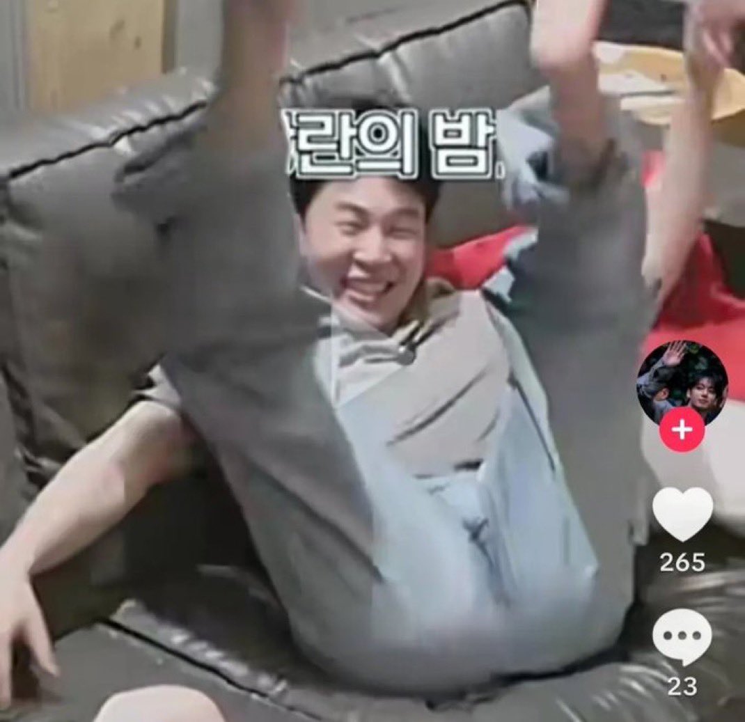 kthsfeed's tweet photo. @JImin_JAM0 @yaoillit notice how he still mogs pigmin https://t.co/4eThoe3DSm