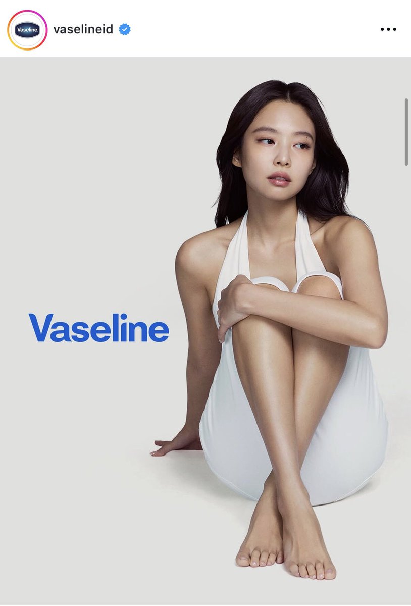 avalilacable's tweet photo. sebagai fans JENNIE yang makondo (modal kuota doang), collab Vaseline x JENNIE ini ruh salah satu yang wajib borong bangett sih menurut gw karena oh karena ini pasti berguna cuyy #VaselinexJENNIE

https://t.co/BSd3hZRD1h https://t.co/Zwo5ET2DCU