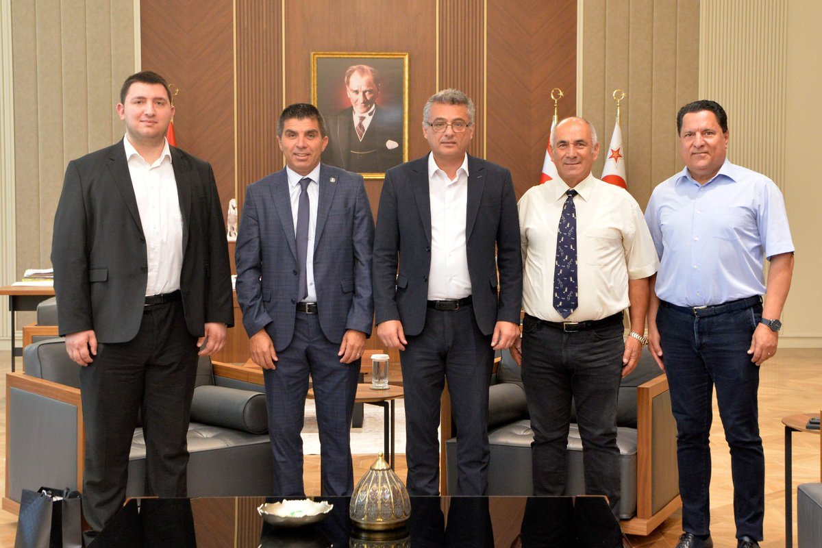 KKTCCB's tweet photo. Cumhurbaşkanı @TufanErhurman, KKTC Üniversite Sporları Federasyonu heyetini kabul etti 

https://t.co/FpqGOPdXF6 https://t.co/EifPAeWKGa