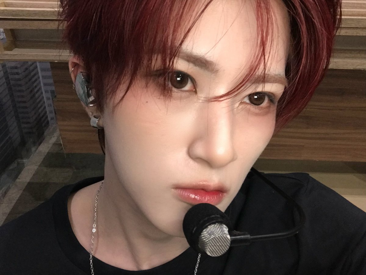 0615boy's tweet photo. 얼빡 셀카 조아 https://t.co/mmSZUv2IpB