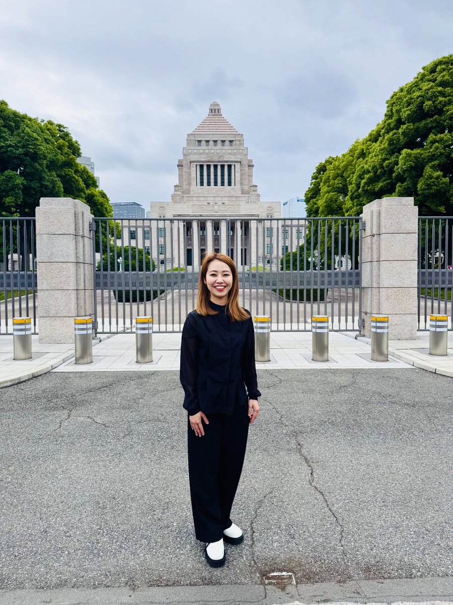 Break_mineko's tweet photo. 急遽決まった内閣府での打ち合わせ。国家戦略で掲げている「 地方創生2.0 」がうちの事例がまさにということで。「 ブレイクさんのやっていることに感銘受けた 」と好評価いたき、私らは国家課題を解決してるんだな。と誇らしくなった。てか、普通に生きてて内閣官房で打ち合わせすることある？笑 https://t.co/cvqkXvDF13