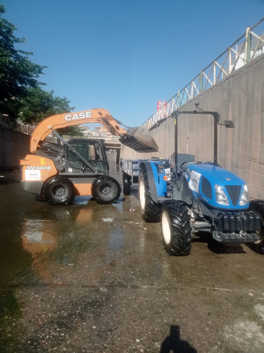 SBBBCEVREKORUMA's tweet photo. Ş.B.B. Çevre Koruma ve Kontrol Daire Başkanlığı olarak ekiplerimizce merkez derelerimizde ve  gübre atıklarından oluşan olumsuzluklar ve görüntü kirliliğini önlemek amacıyla temizlik çalışmalarımız devam ediyor. @sanliurfabld 
@MithatCanKutluc @halilaldeniz_ @aytekin_ey41318 https://t.co/I7R7AKbvtP