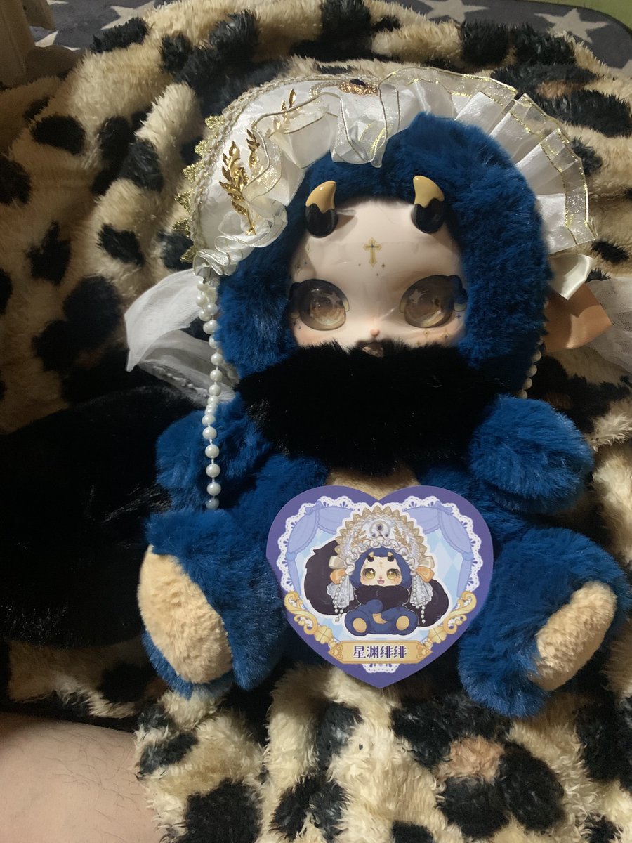 KINOSITAxo's tweet photo. 家に帰ったら届いてました。

箱アリと箱無しを頼んだ物がこんな感じ→

イイ感じの子が来て良かったのと手触りがハンパなく��持ちいい✨

後、この子達は大きな尻尾があって凄いです。

もう1個の方が左下の赤と黒の子が出たら嬉しいかな。 https://t.co/B4hS8te2Nz