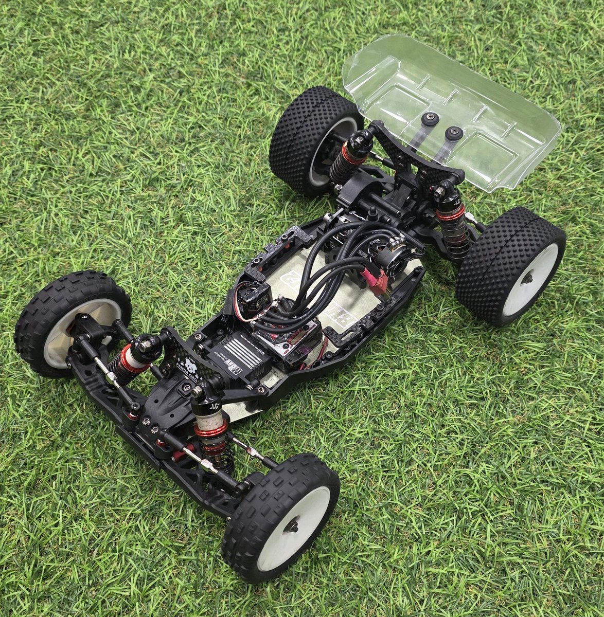 22Tlr's tweet photo. 愛知遠征中に届いてたアイテムを装着してパンダサーキットへ🐼🏁
メッチャ走り易くなった😄
立体下をくぐってからパワースライドでターン、そのままジャンプ↗️
メッチャ楽しいレイアウト👍

#パンダサーキット #BHC1 #LCRACING https://t.co/qGUJb7kDlp