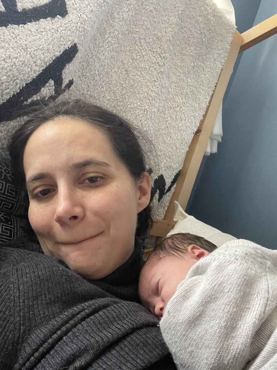 e_dampier's tweet photo. My geriatric uterus birthing my last child at 36 👵 When she finishes school here I will be 54. Regardless I wish I had children soon but for other reasons than age. Normally the women in my family lived 85 years plus. I assumed I would be around hopefully another 40+ years. https://t.co/LMS9qrHGES