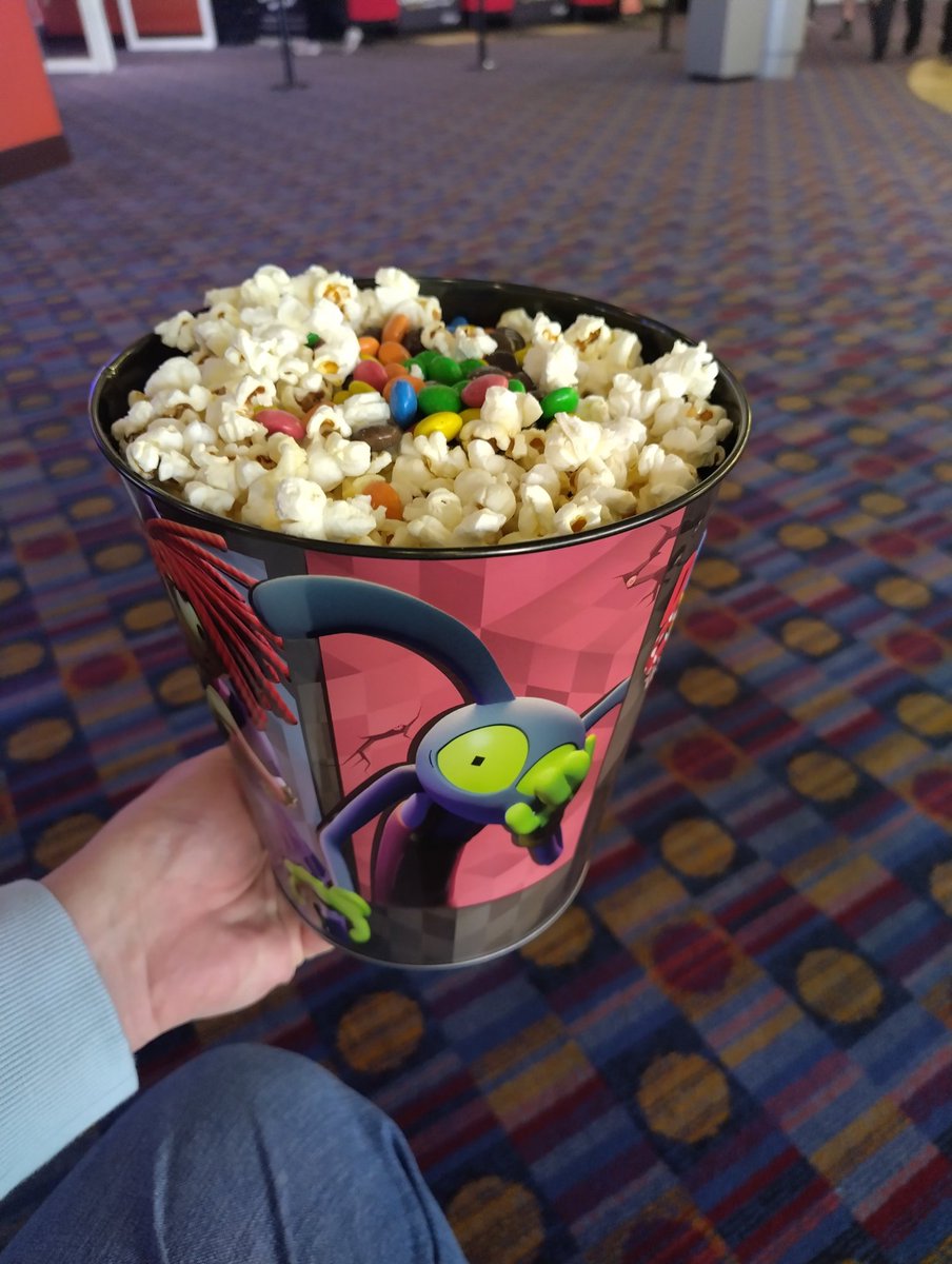 FuzzySkunk's tweet photo. Hey @ShowcaseCinemas had an awesome time seeing the amazing digital circus finale and the combo deal was really cool https://t.co/YmMUHLCtJt
