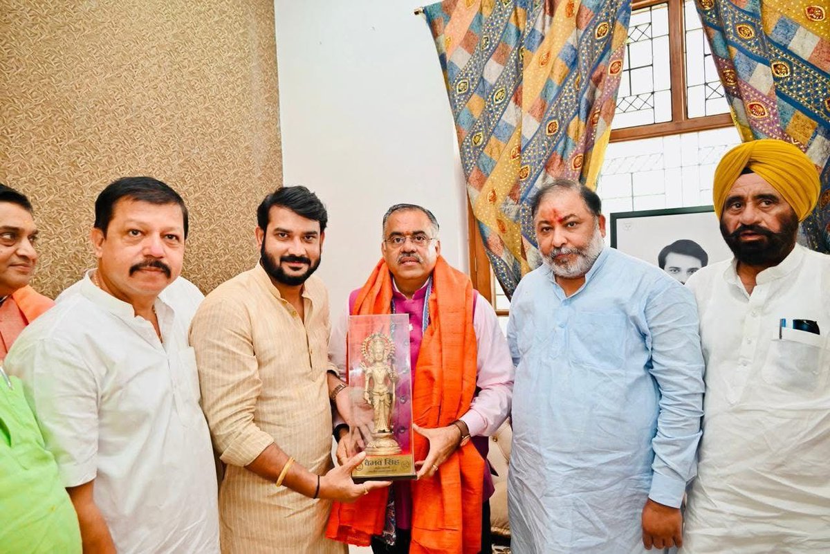 vaibhavsinghup's tweet photo. मध्यप्रदेश से राज्यसभा के लिए श्री तरुण चुग जी के नामांकन पर हार्दिक बधाई। संगठन के प्रति आपका समर्पण, दूरदर्शी नेतृत्व और राष्ट्र निर्माण के प्रति प्रतिबद्धता सदैव प्रेरणास्रोत रही है। आपके उज्ज्वल कार्यकाल हेतु हार्दिक शुभकामनाएँ। 

#bjp #tarunchug #rajyasabha #madhyapradesh https://t.co/A4nNPa6Frv