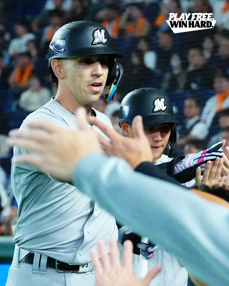 chibalotte's tweet photo. 9回表、#ネフタリ・ソト 選手がレフトスタンドへNPB通算200号となる今季5号2ラン！
#chibalotte #MarinesBaseball #MarinesHRs https://t.co/cEKIv11UKz