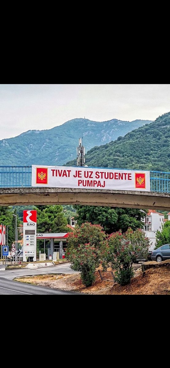 resenjezasrbiju's tweet photo. Sa ovom slikom se završavaju sve njegove priče o podelama i mržnji! https://t.co/W25Ieie4bC