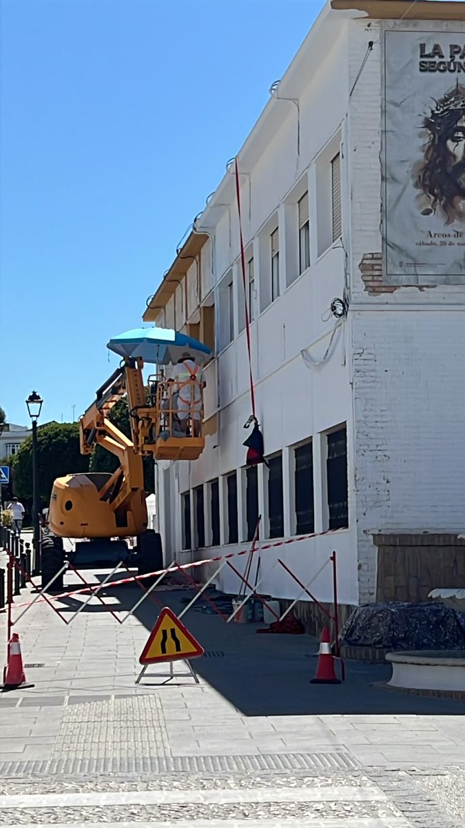 iuarcos's tweet photo. 📚 IU propuso el adecentamiento de la fachada de la biblioteca municipal. Antes de celebrarse, ya han comenzado los trabajos. Bien que se hagan realidad. Seguimos en la calle, detectando problemas y proponiendo soluciones para Arcos. 💚 #IUArcos https://t.co/HwxRSPGgoX