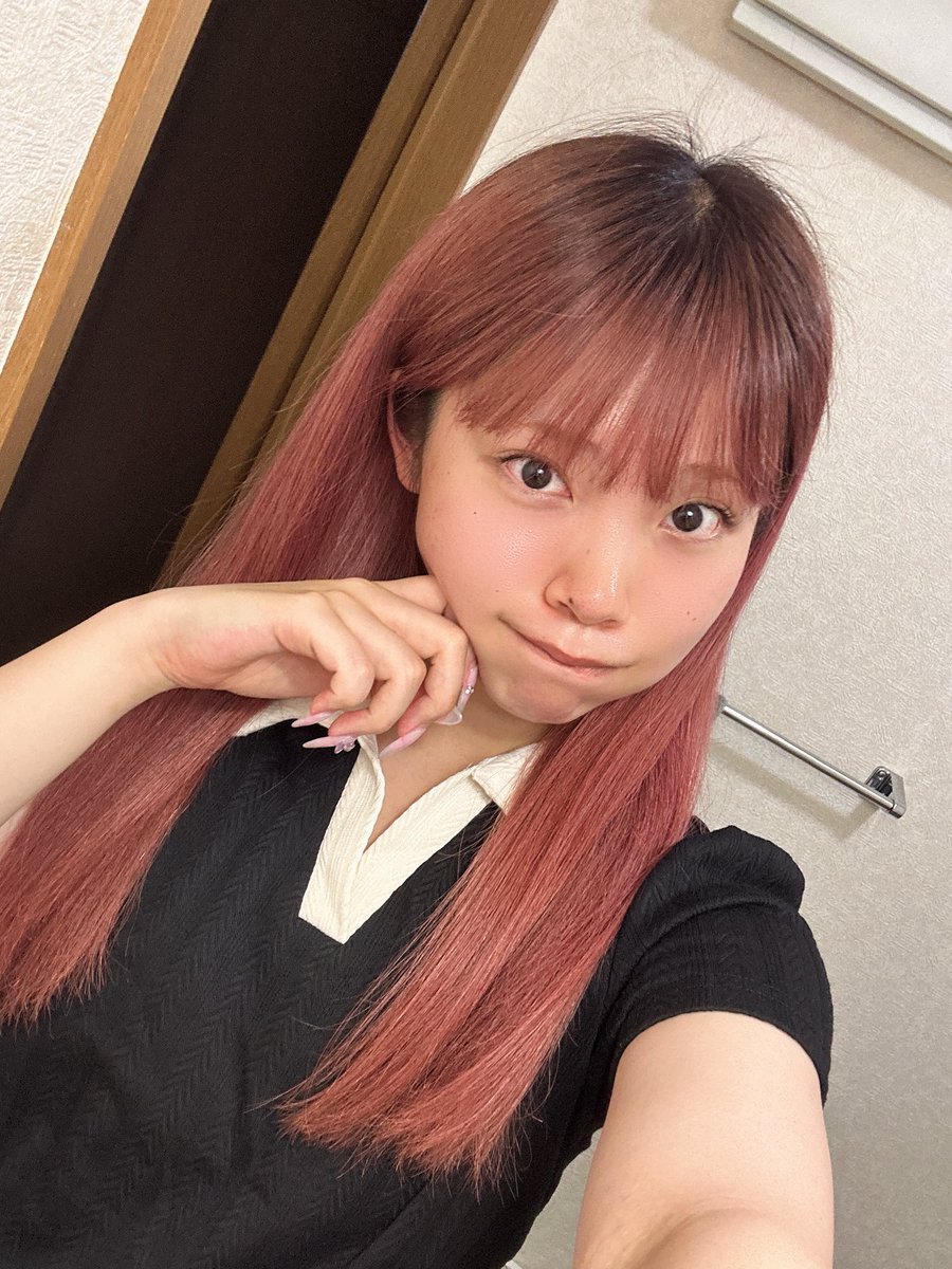 3zuki_sekaicity's tweet photo. 久しぶりにこういう感じの服に
ロングスカートの小林瑞希コーデに戻り、
すごくしっくりきた。 https://t.co/kGQfbvqcr3