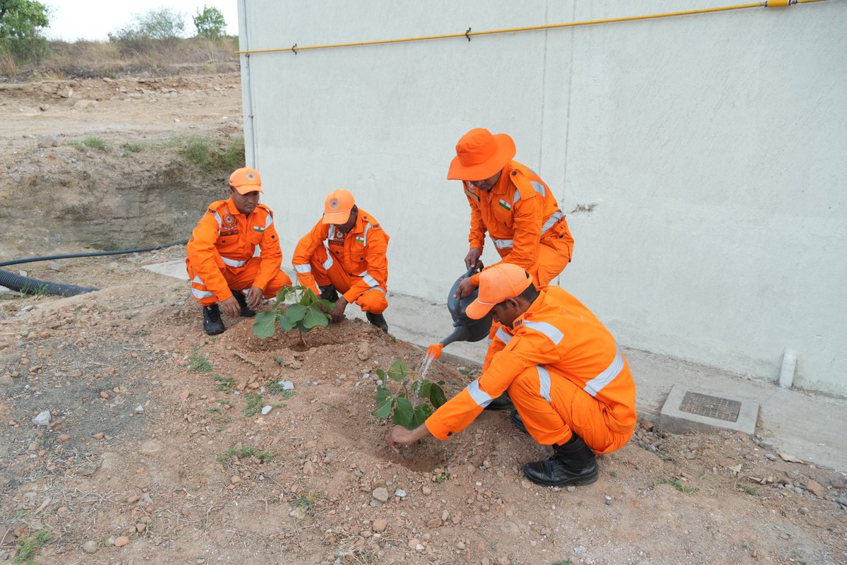 AcademyNdrf's tweet photo. NDRF Academy, Nagpur observed #WorldEnvironmentDay with a commitment to sustainability and disaster risk reduction. The event featured a tree plantation drive and a plastic-free campaign. Eco-friendly jute bags were distributed to families to encourage sustainable daily habits. https://t.co/Q0Vcy77jQV