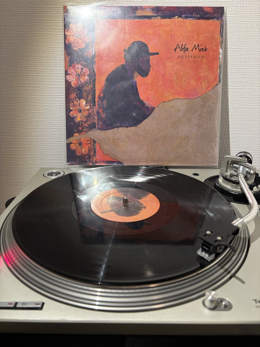 k_3201's tweet photo. 遅ればせながらどハマり中😎

#AlfaMist  
#UKJAZZ 
#NowPIaying 
#vinyl
#scplaylist https://t.co/VRIpajzY2c