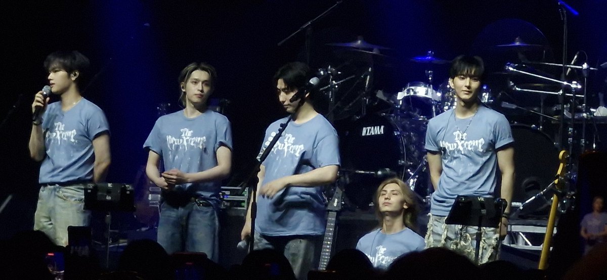 HanAIn_11's tweet photo. 눈으로 보이는게 더 잘보이는 자리였습니다 https://t.co/gQ8LrVj5KO