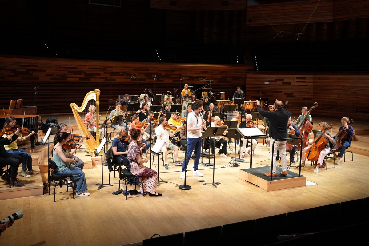 PhilharRF's tweet photo. Répétition générale du concerto pour clarinette “Overblow” de Sauli Zinovjev qui sera donné en création mondiale ce soir à 20h à l’Auditorium de Radio France et en direct sur @francemusique avec @baldeyrou et François Leleux✨ https://t.co/diCDeqh5cK
