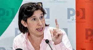 VittorioXlater's tweet photo. "Io dico che il PD è inclusivo e pluralista. E se non siete d'accordo andatevene affanculo fuori dal partito". https://t.co/28q17S93y9