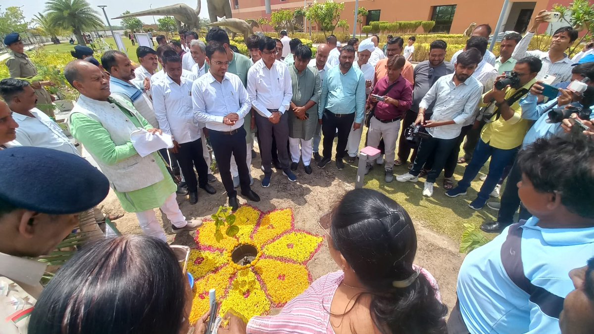 RscPatan's tweet photo. @RscPatan celebrated #WorldEnvironmentDay 2026 today , in collaboration with the Forest Department, Patan, embracing the theme “Inspired by Nature. For Climate. For Our Future.” 🌱The programme was graced by @CollectorPatan, @DDO_PATAN, @bharatsinhjibjp, and @PatanRfo29956 . https://t.co/S7fROhGZsJ
