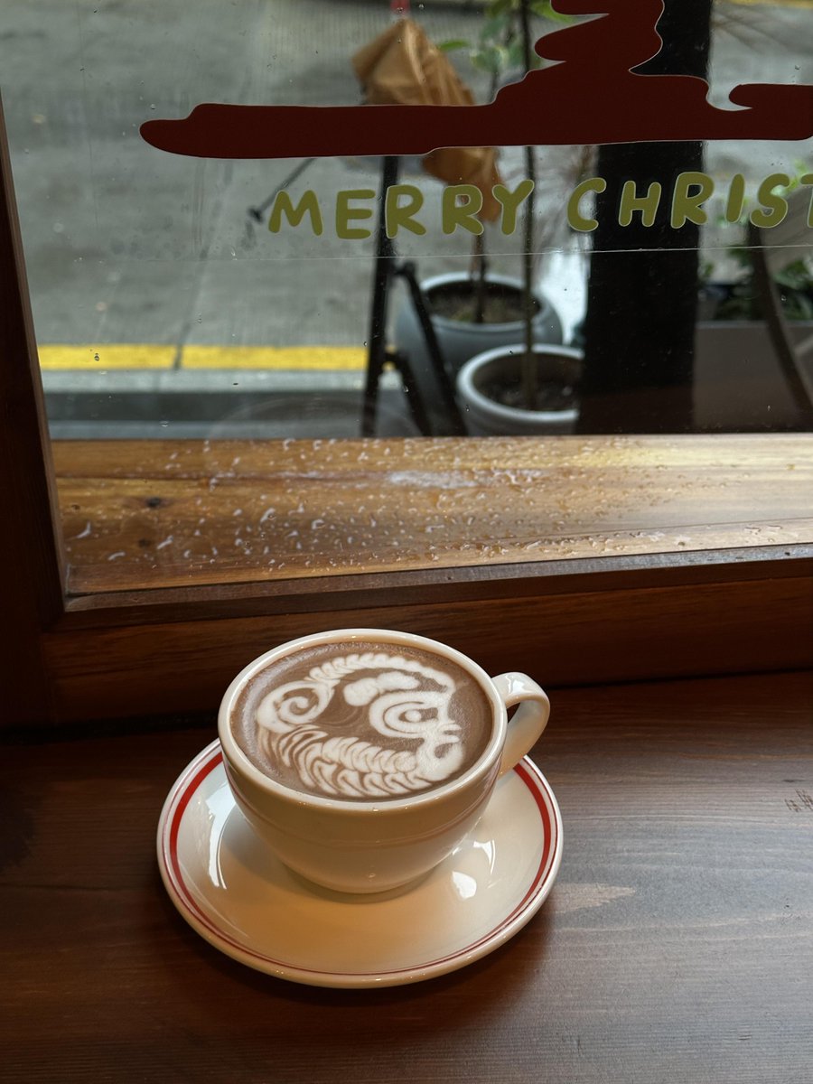 fakjawfd's tweet photo. ラテアート、これ何？ひつじ？それとも私のメンタル？とりあえず飲むしかないわね🫠 https://t.co/n5D9BRLmbY