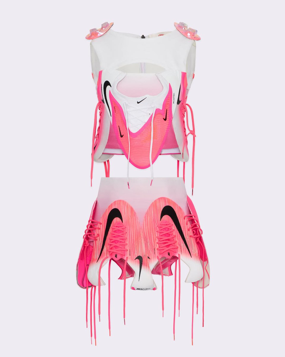 ComplexStyle's tweet photo. LISA'S custom Nike look is made out of upcycled football cleats 
ㅤ
Her custom look is made out of upcycled football cleats from the Nike Mercurial Superfly 11 Elite

The look was brouugh to life by @iwannabangkok https://t.co/q25gzl2cOy