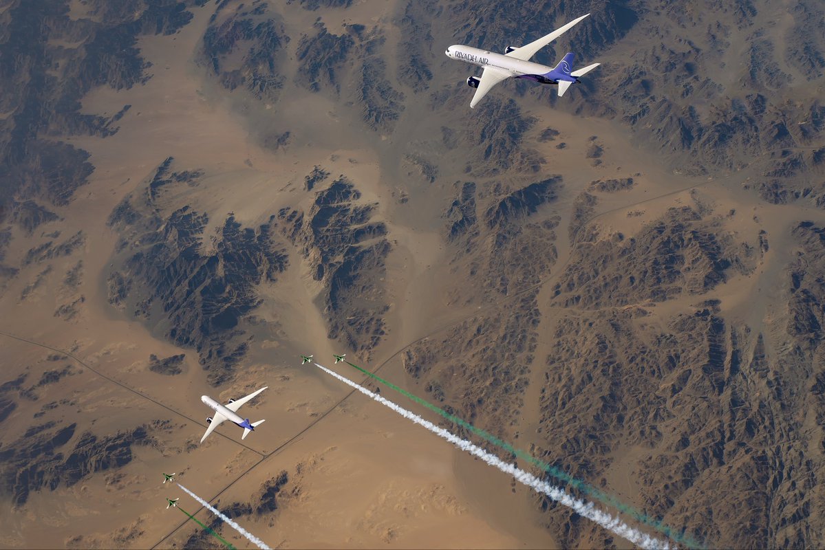 saudihawks's tweet photo. صور توثق مرافقة الصقور السعودية لأولى طائرتي طيران الرياض في سماء الوطن، احتفاءً ببداية فصل جديد في قطاع الطيران السعودي.
Saudi Hawks escorting Riyadh Air’s first two aircraft across the skies of the Kingdom, marking the beginning of a new chapter in Saudi aviation. https://t.co/6kj6YNaGUd