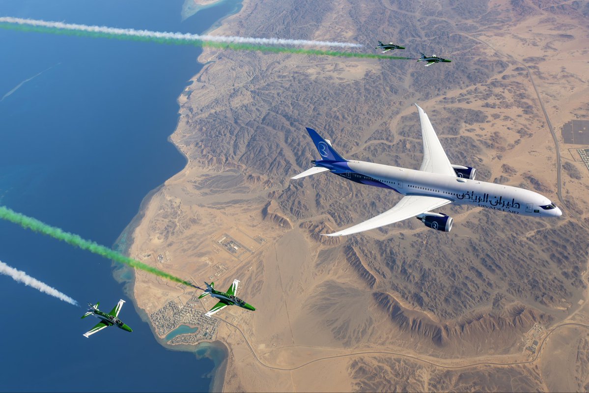 saudihawks's tweet photo. صور توثق مرافقة الصقور السعودية لأولى طائرتي طيران الرياض في سماء الوطن، احتفاءً ببداية فصل جديد في قطاع الطيران السعودي.
Saudi Hawks escorting Riyadh Air’s first two aircraft across the skies of the Kingdom, marking the beginning of a new chapter in Saudi aviation. https://t.co/6kj6YNaGUd