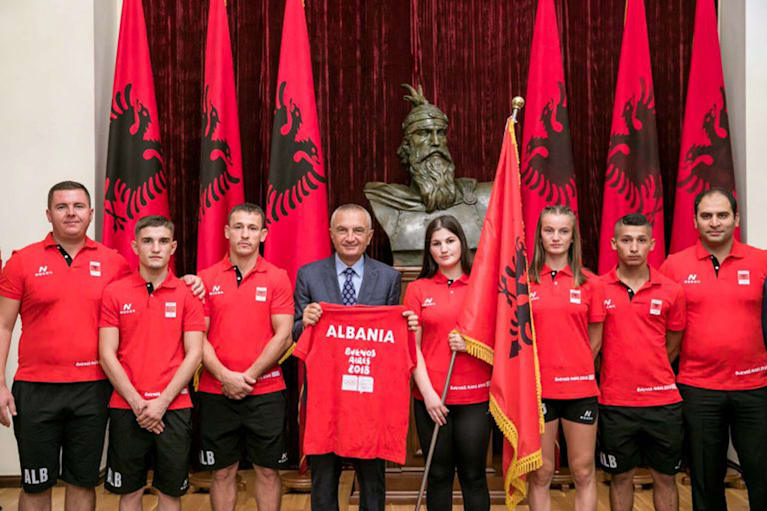 HandMontenegrin tweet media