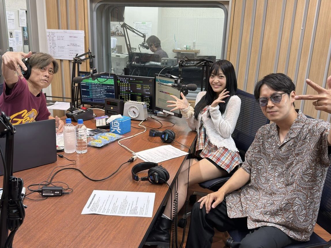 my8yeh's tweet photo. 広島FM satoruman50生放送でした！
6/28"オンエアでは喋れない！
3世代ラジオDJの本音トークショー"
@アンフィニ広島 廿日市店
イベントに呼んで頂きました！
庄司さんと室井ももちゃんとPlic Ploc！

暴露も文句も無いですが経験したことはしゃべれますので恩返しの気持ちでしゃべります！ぜひ！ https://t.co/e2JV8mls6S
