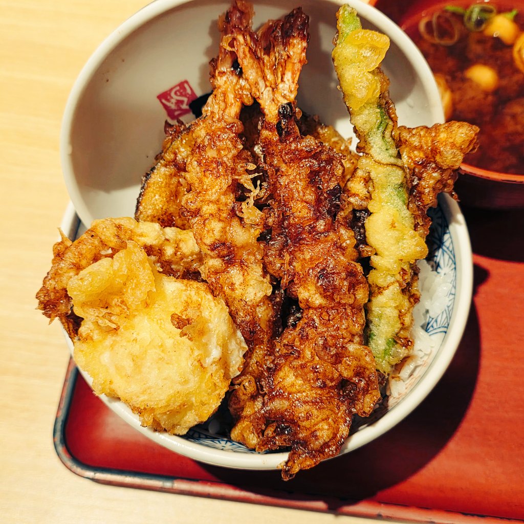 azuru0509's tweet photo. 忙しすぎた僕に施しが降ってきた😭😭😭天丼食べたかった😭😭😭 https://t.co/yQKrrBJiSY
