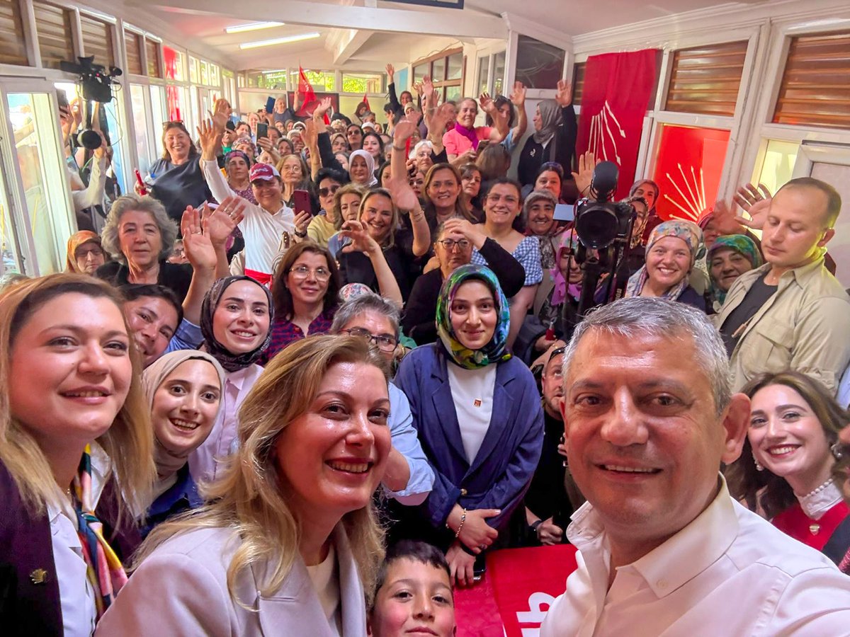 tbmmozgurozel's tweet photo. Seçilmiş Genel Başkanımız Özgür Özel, Gümüşhane’nin Tekke Beldesi’nde coşkuyla karşılandıktan sonra cuma namazını Çağırgan Baba Cami’de vatandaşlarla birlikte kıldı. https://t.co/y6srfq8g4L