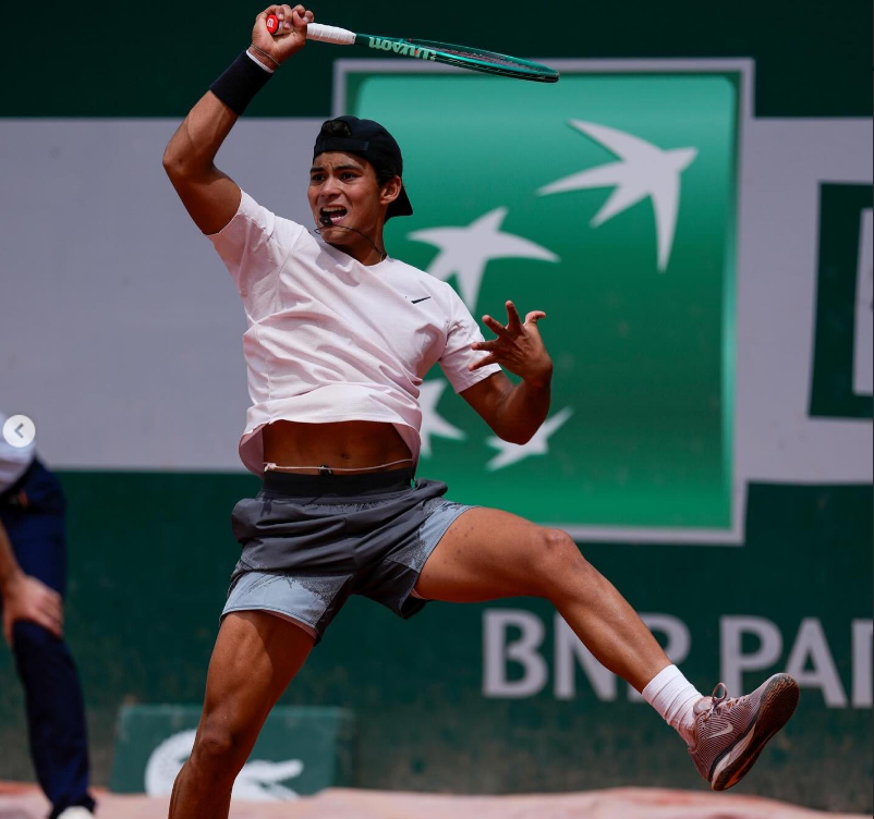 InfoTenisBrasil's tweet photo. 🇧🇷GUTO MIGUEL será #1 do mundo do ranking juvenil a partir de segunda-feira, independente do resultado da final amanhã! 🥇

🇺🇸HANCE foi eliminado na outra semifinal e não pode mais alcançá-lo.

Após 🇧🇷JOÃO FONSECA, o Brasil estará no topo do ranking juvenil mais uma vez!

🇧🇷🎾💚 https://t.co/WHaCZIqILp
