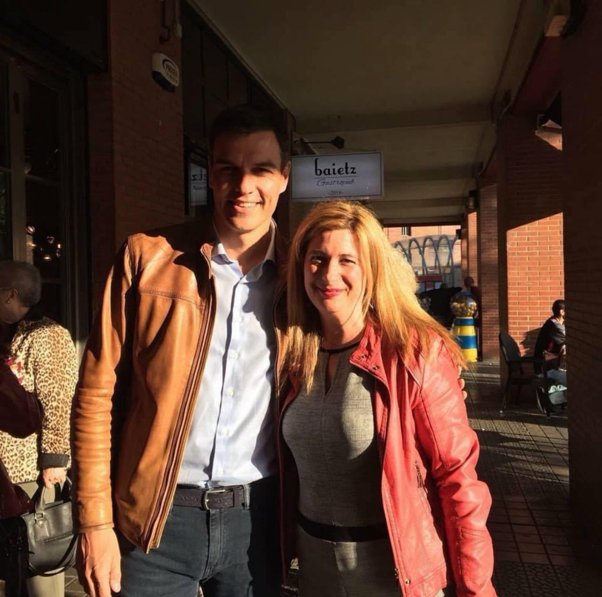 Dutch_esp's tweet photo. No conozco a esta señora https://t.co/AoHeepfqdI
