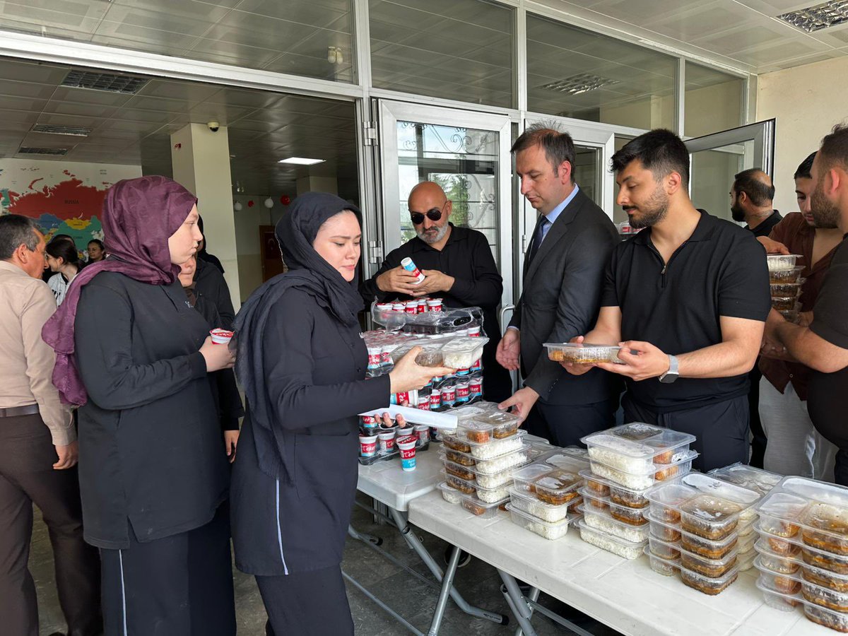 tuzlaakgenclik's tweet photo. Hakk’ın rahmetine kavuşan kıymetli kardeşimiz Çağla Zeynep Köksoy’un hayrına, öğrenim gördüğü lisede mevlit programı düzenlenerek yemek ikramında bulunuldu. Allah rahmet eylesin, mekânı cennet olsun. https://t.co/qckGGBYxlG