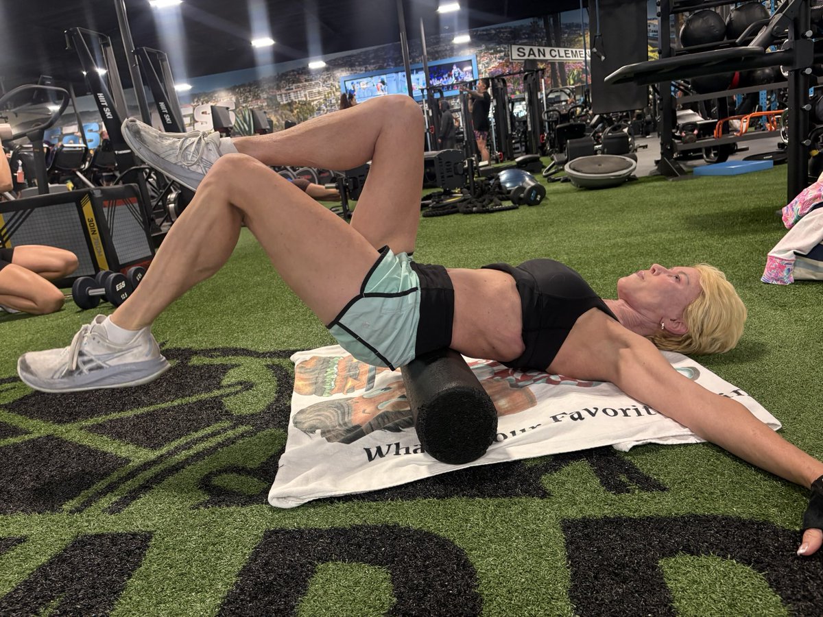 PaulaMaier3's tweet photo. Working your abs from different angles strengthens your wrap around abdominal muscles, which helps stabilize your back as well!

#womenshealth #StrongBody #Weightlifting #FitAfter60 https://t.co/A27BRPHacM