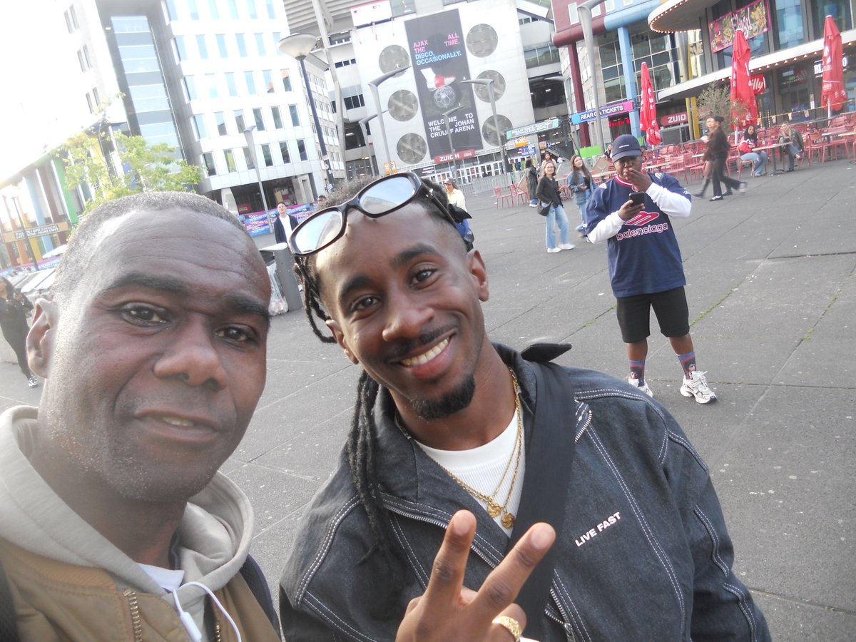 mikewaterval's tweet photo. mikey mike@adamzuidoost@afaslive with influencer-oba ambassador-favorite weerman joey burnet 
@joeyburnet  
@AFASLive 
@adamzuidoost 
#favorieteweerman 
#joeyburnet 
#influencer 
#afaslive 
#obaambassador
#tiktok 
#adamzuidoost
#dezuidasvlogseason2abnamro https://t.co/yWEfjb7HKs