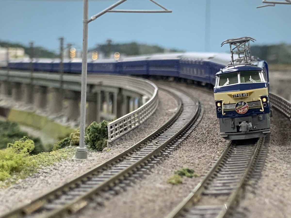 ReColor1814's tweet photo. 【大阪】本日ご来店のお客様②

EF66牽引彗星・あかつきです！！！

※ 8番線使用

#大阪リカラー #リカラー #Re_Color #鉄道模型 #ｎゲージ  #レンタルレイアウト https://t.co/497wrgxjHj