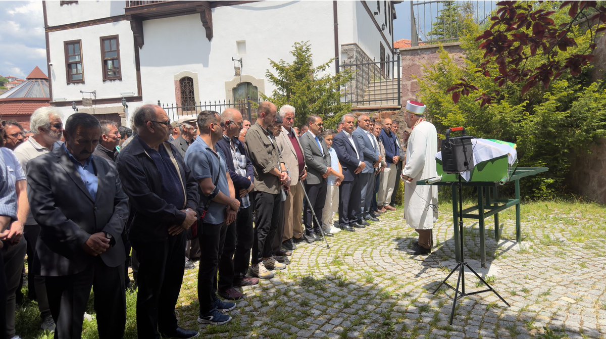 AdemC06's tweet photo. İlçemiz Ömerağa Mahallesi sakinlerimizden Gülsüm YÜKSEL, Dağküzören Mahallesi sakinlerimizden Ayşe BAYRAM ile Yayalar Mahallesi sakinlerimizden Şerife KAYA hemşehrilerimizi Rahmet-i Rahman-a uğurladık. 
   
Hemşehrilerimize Allah'tan rahmet; aile ve sevenlerine baş sağlığı dilerim.