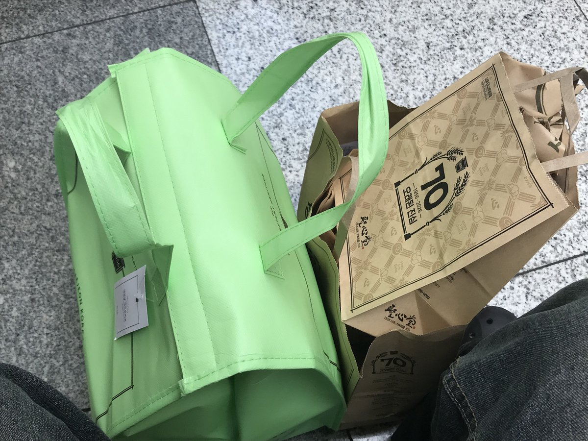 plusforminus's tweet photo. 오직 성심당을 위해 대전 다녀옴...🙉🫪
망고시루 ㅁㅊㄴ이네 💢💢🤞🏻🩷
대전♡성심당♡망고시루♡나 https://t.co/hRP7sXxfjd