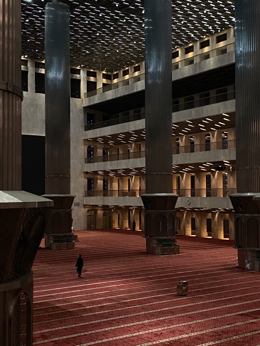 matchaUserr's tweet photo. Drop foto interior✨

Pic kanan, masjid istiqlal jakarta
Pic kiri, gereja katedral jakarta

Walau udah sering muncul semoga ngga bosen bosen buat dipandang, yang ngefoto juga aslinya ngga ada bosennya ngunjungin tempat ini terus wkwk😌 https://t.co/r68mQUdaVy